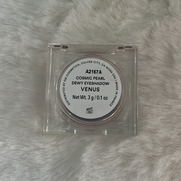 EM cosmetics Cosmic Pearl Dewy Eyeshadow in shade “Venus” - Picture 4 of 5